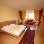 Der Marienhof Garni Hotel