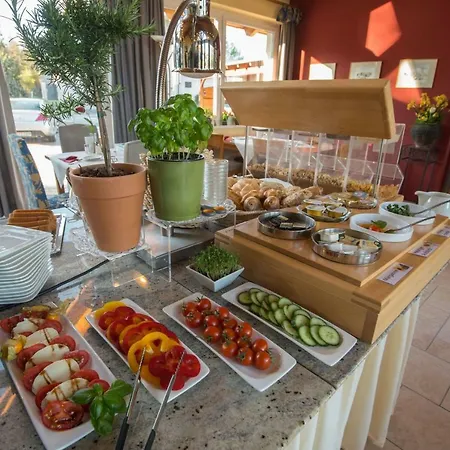 Der Marienhof Garni Hotel 4*