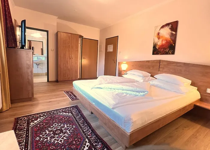 Der Marienhof Garni Hotel 4*