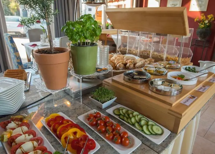 Der Marienhof Garni Hotel 4*